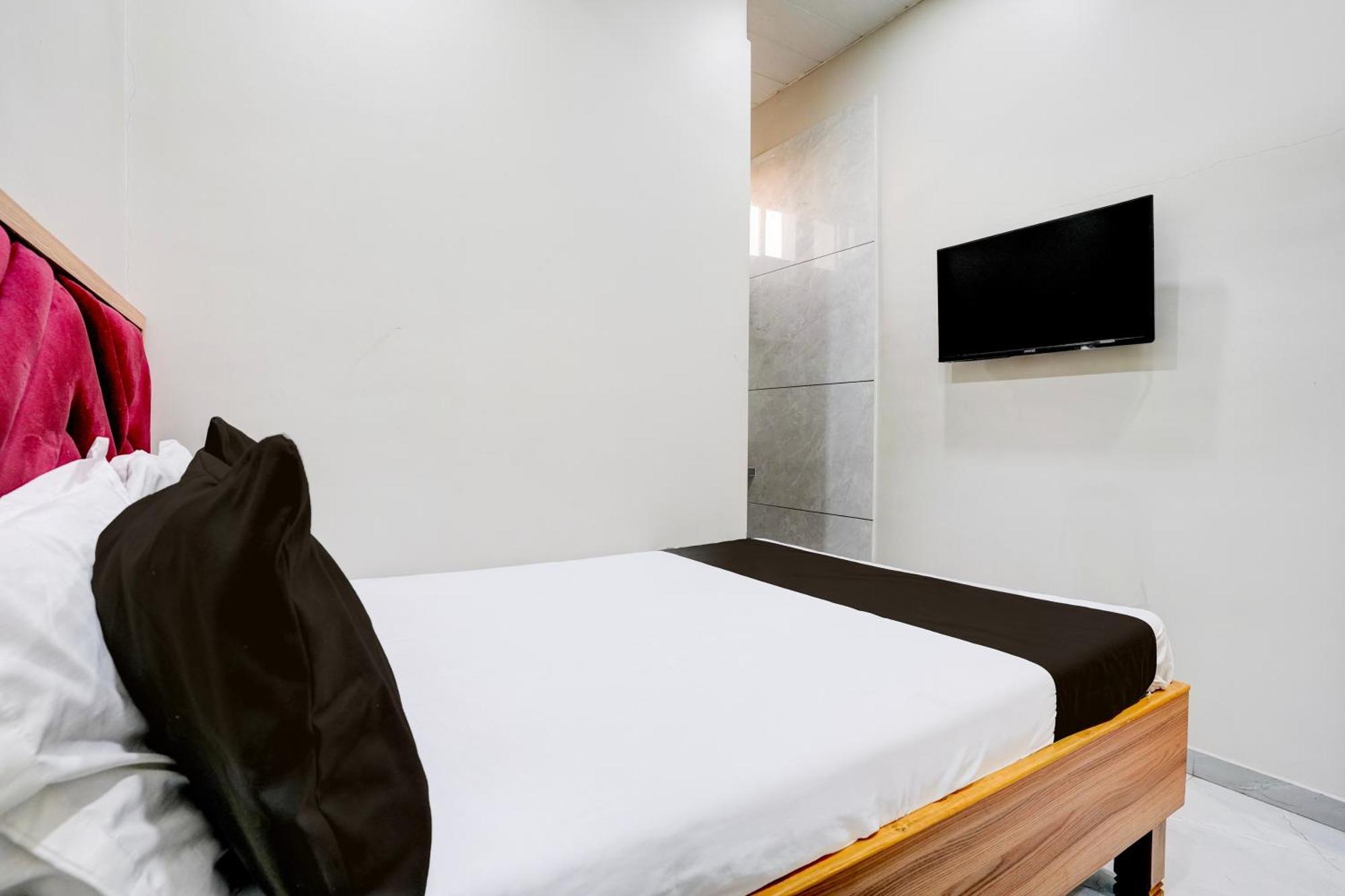 Super Hotel O Divine Fine Dine Lodging And Boarding Kalyān Exterior foto
